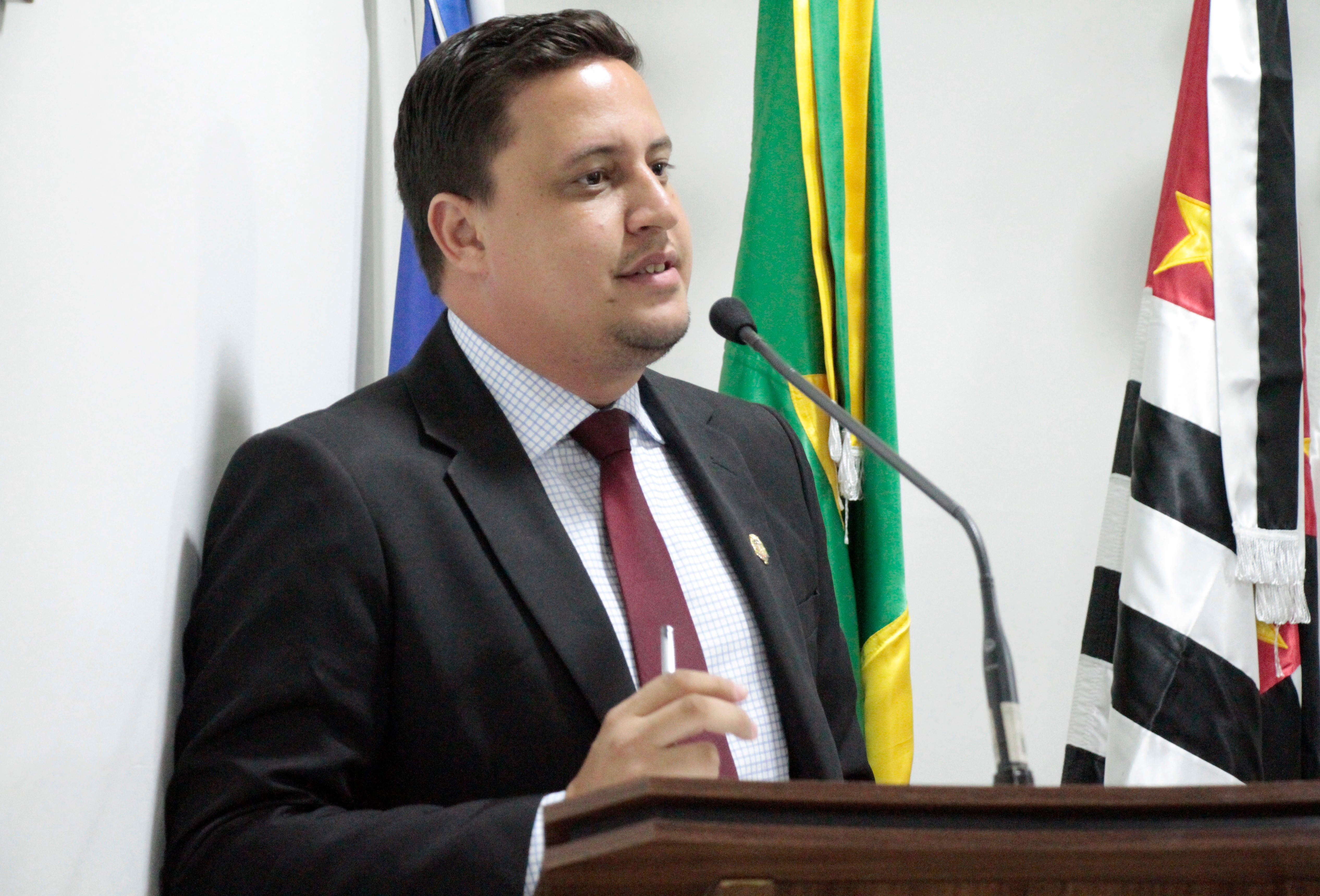 Willian apresenta projeto para incentivar a arte amadora em Sumaré